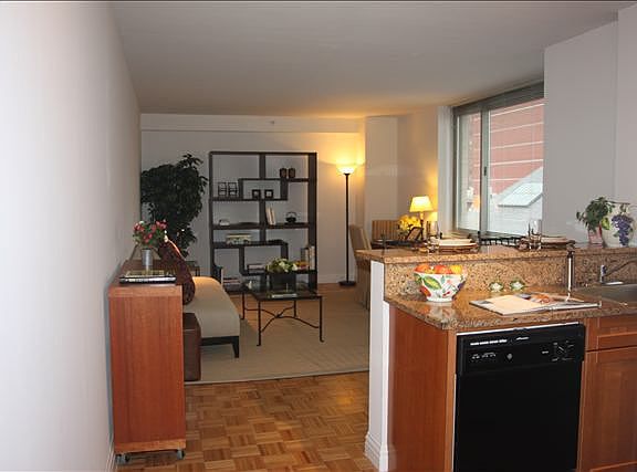 5th image of 1500 Lexington Ave APT 5P