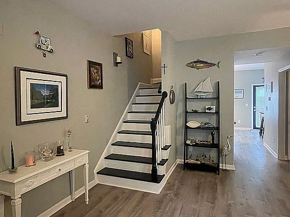 3rd image of 148 Charterhouse Ln