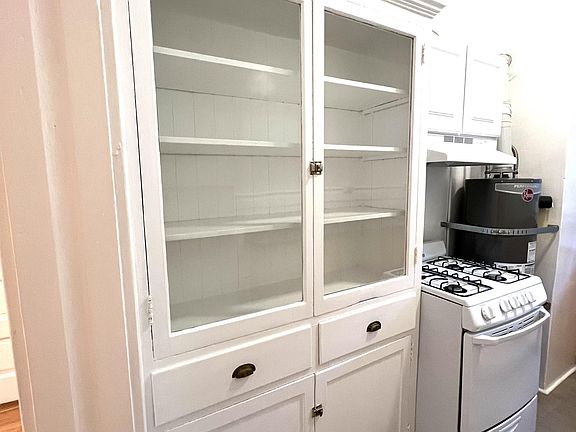3rd image of 733 Fillmore St #2