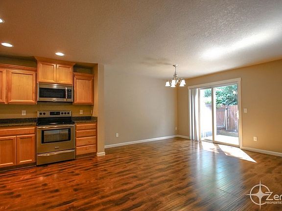 4th image of 9525 NE 72nd St