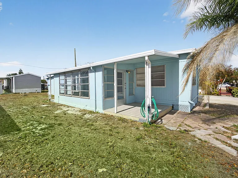 8420 SE Eagle Ave — Photo 3