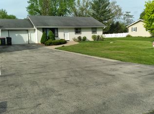 W193 Belleview Ave, Oconomowoc, WI 53066