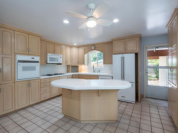 4th image of 4938 S Naniloa Dr