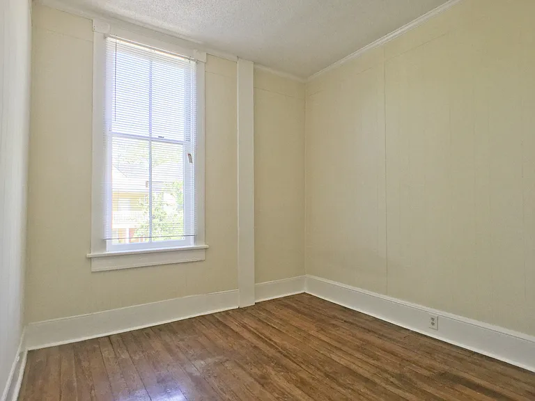 407 E Park Ave — Photo 13
