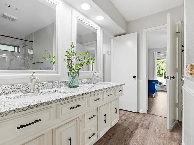 412 E Northgate Dr — Photo 14