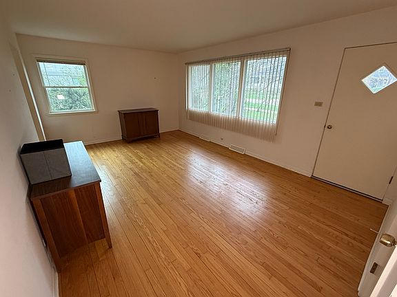 5th image of 210 Hill Ave