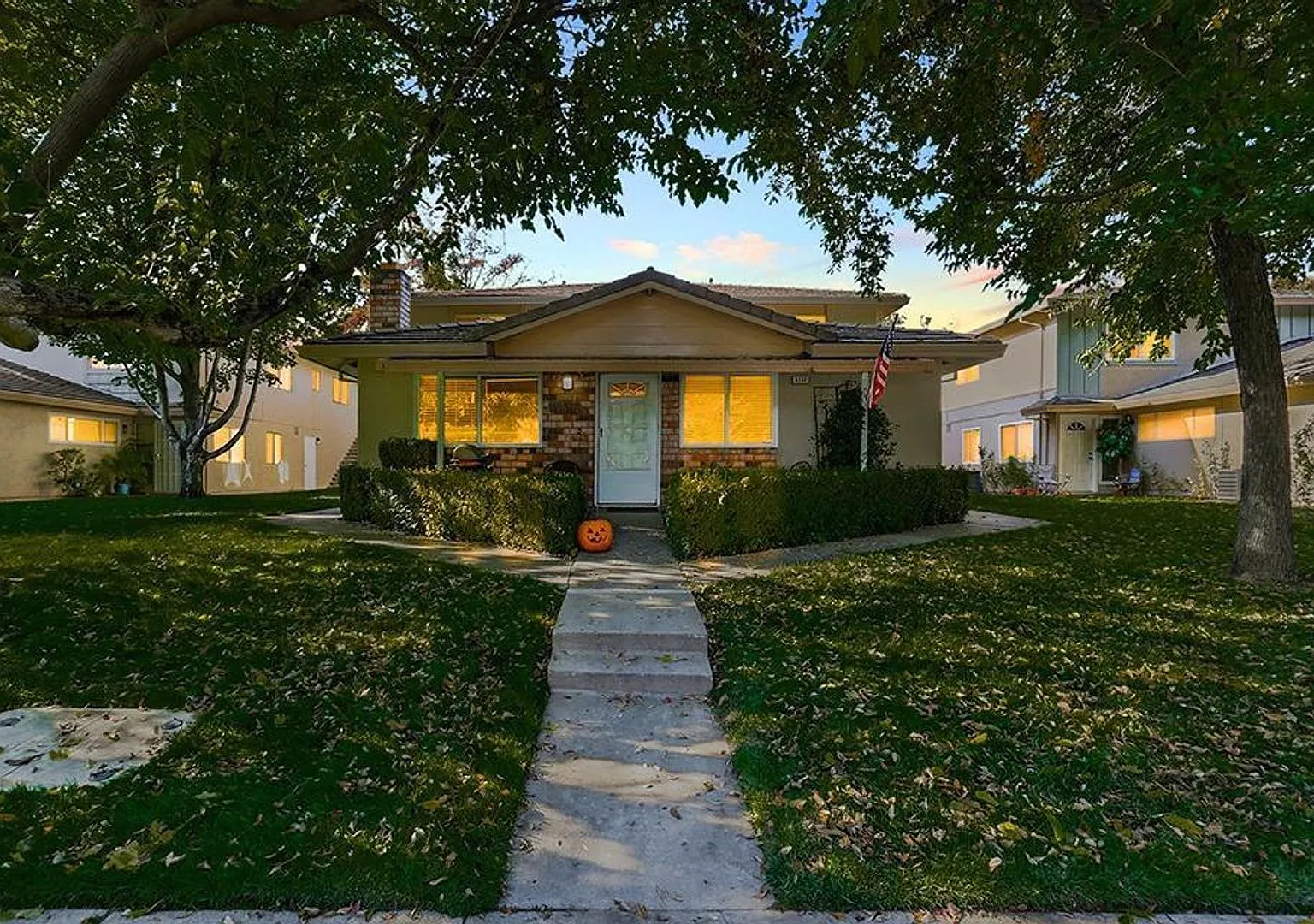 Madison Villa Condo Available Now — Photo 2