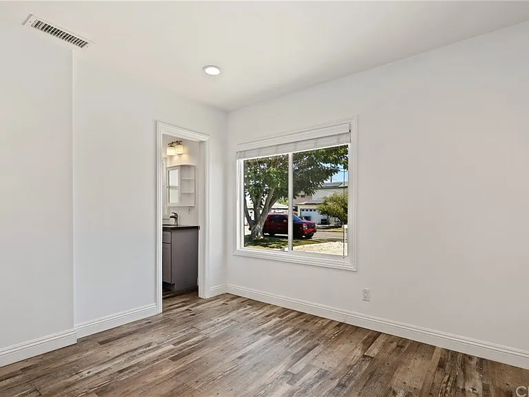 Emrys Ave — Photo 13