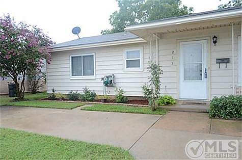 4th image of 213 Midway Dr W