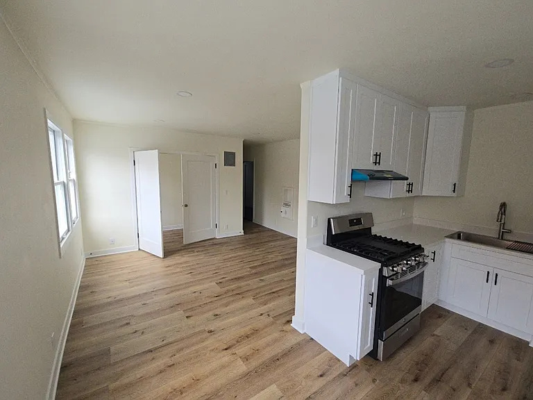 516 G St — Photo 6