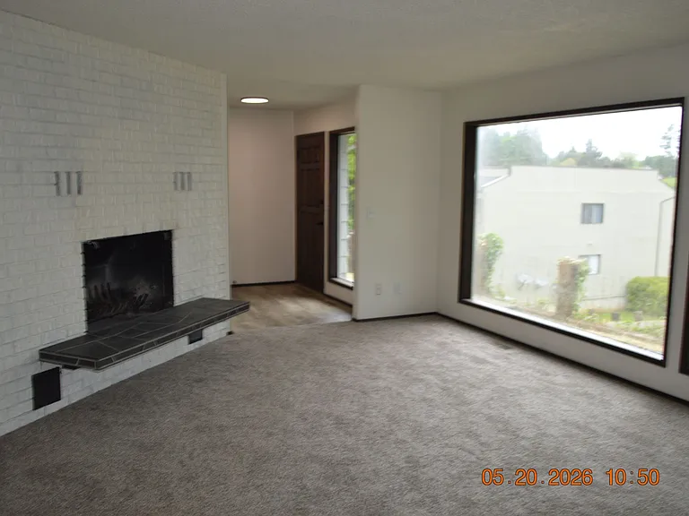 215 SW 3rd St — Photo 3