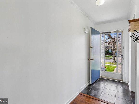 5th image of 4423 Renn St
