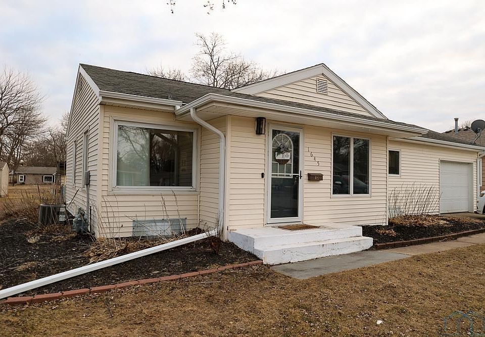 1st image of 1645 Maplecrest Dr
