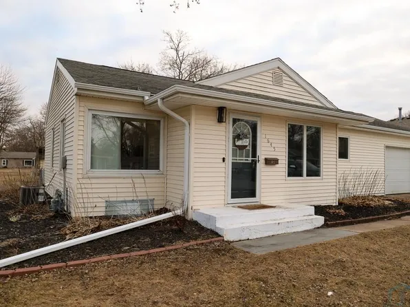 1645 Maplecrest Dr, Estherville, IA 51334