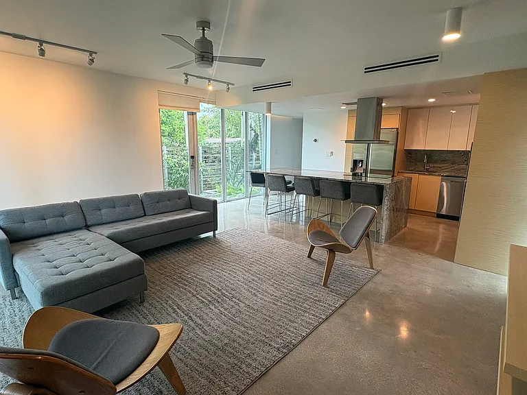 6345 SW 62nd Ave — Photo 7