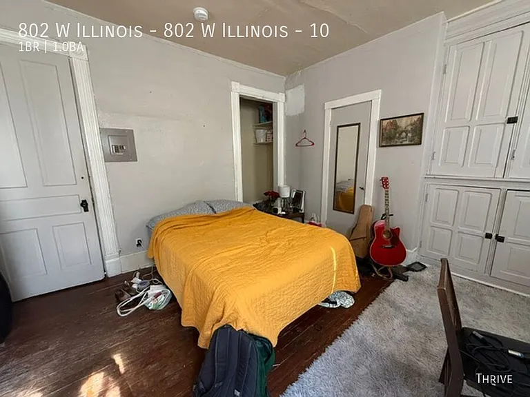 802 W Illinois St #10 — Photo 4