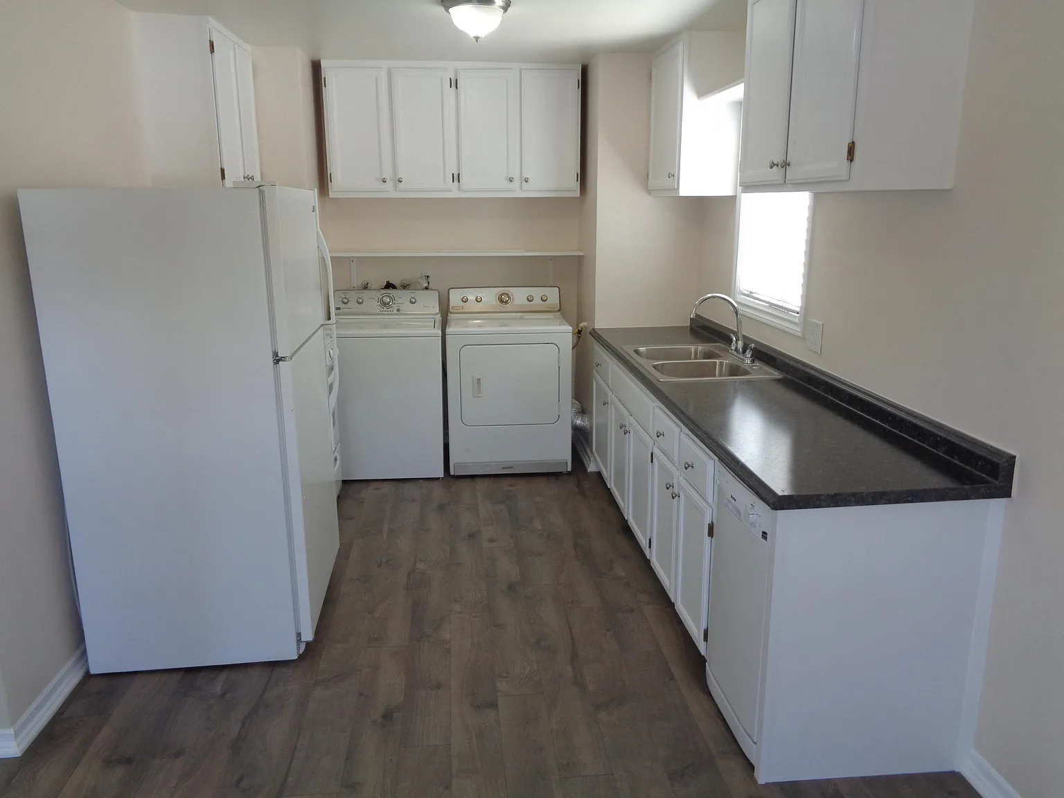 2 bed, 865 sqft, $3,000 — Photo 3