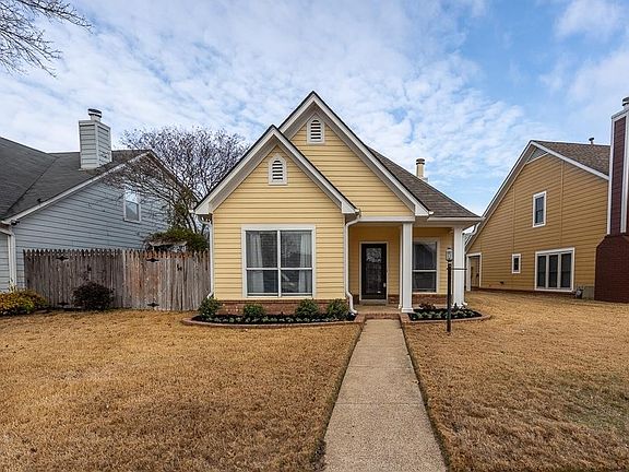 2nd image of 1033 Island Pl E
