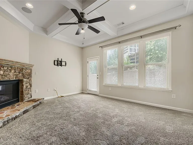 2444 Norwood Dr SE — Photo 8