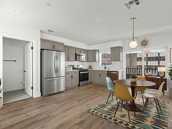 3rd image of 858 N Hudson Ave