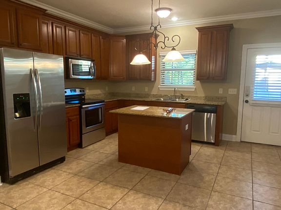 Kitchen with all appliances