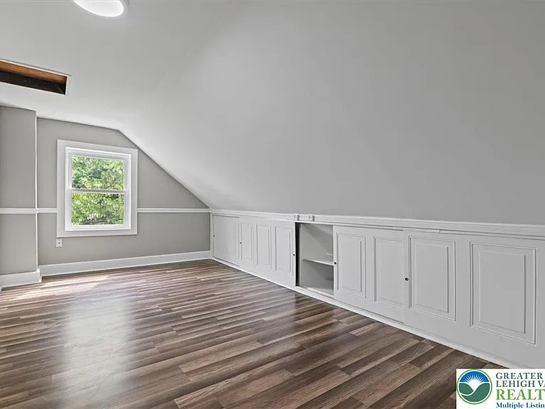 510 5th Ave — Photo 23