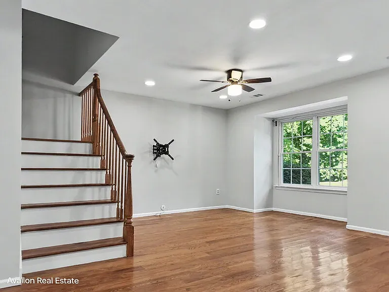 102 Appletree Ct — Photo 4