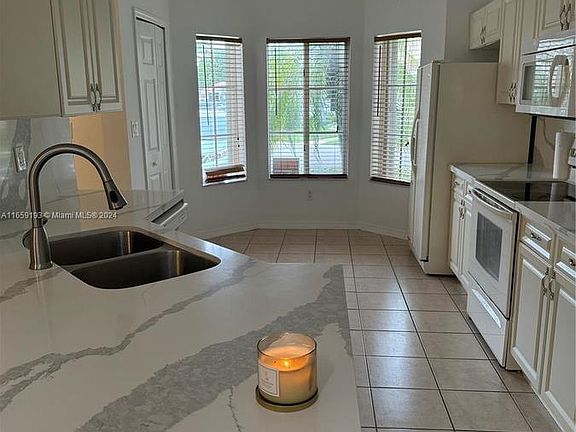4th image of 10764 NW 84th St Unit 3-25