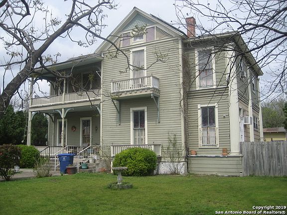 2nd image of 839 Dakota St