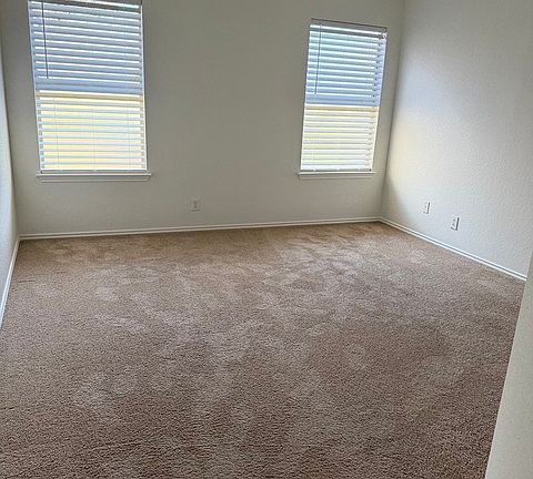 5th image of 417 Hampton Cv