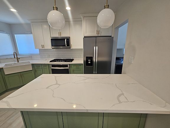 3rd image of 7618 Cleargrove Dr