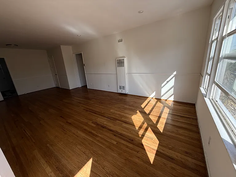408 N Doheny Dr — Photo 11
