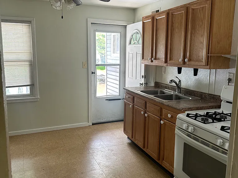 951 N Central Dr — Photo 2