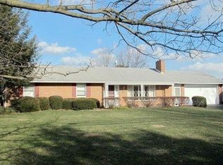 215 W Newport Rd, Lititz, PA 17543