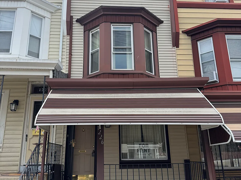 1226 Douglass St