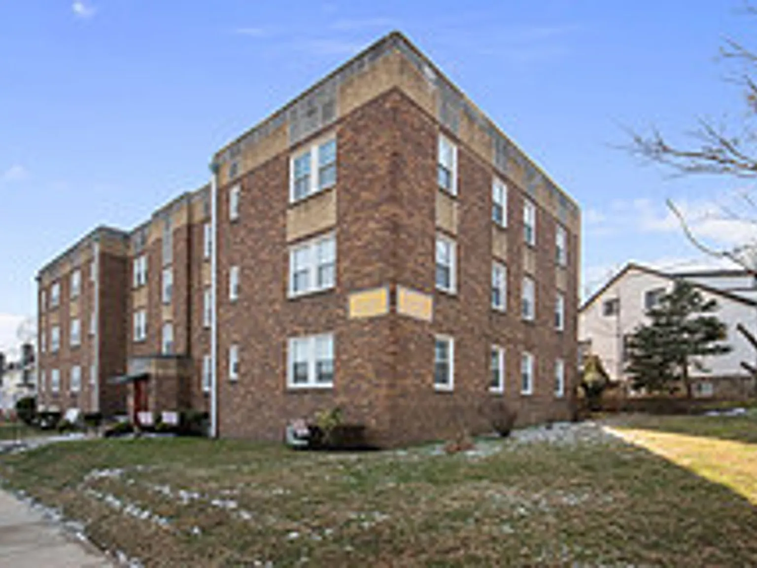 Hazel Apartments — Photo 1