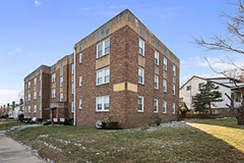 Hazel Apartments Photo 1