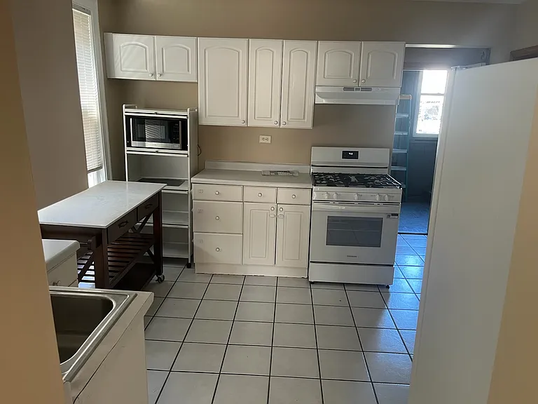 3242 N Kenmore Ave #2 — Photo 8