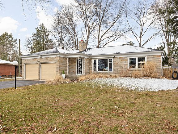 4th image of 928 Forest Boulevard North Dr