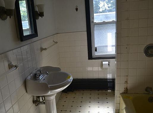 5th image of 130 Grant St
