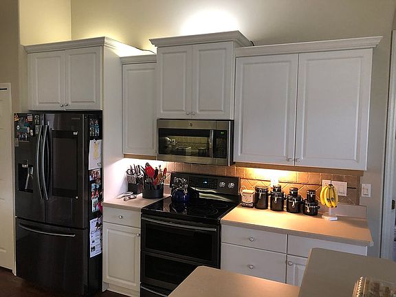 5th image of 22 Waterbluff Dr