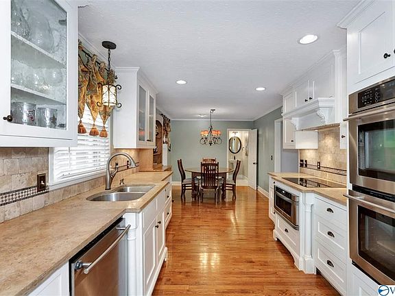 4th image of 2806 Bentley St SE