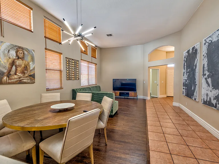 8704 Las Posas Ave — Photo 8