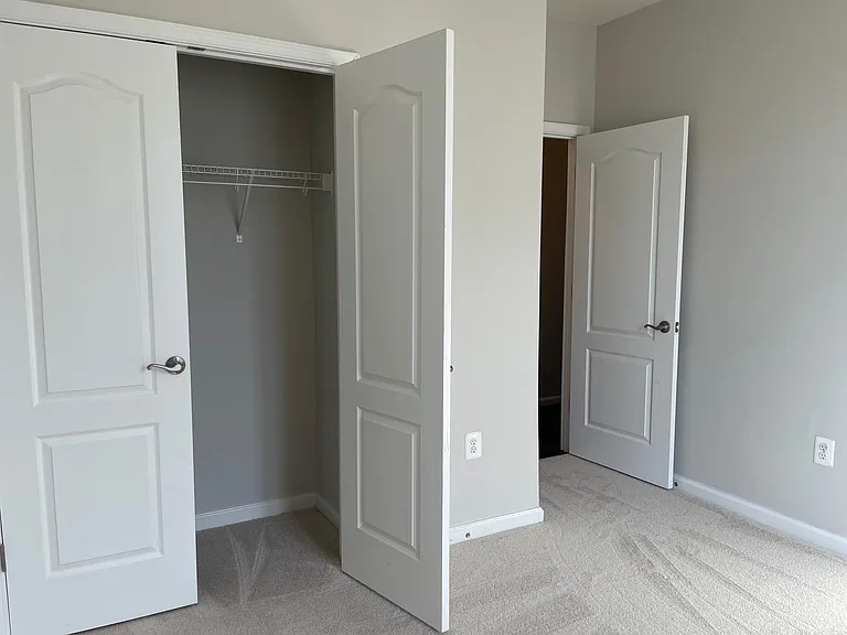 44037 Vaira Ter #290 — Photo 33