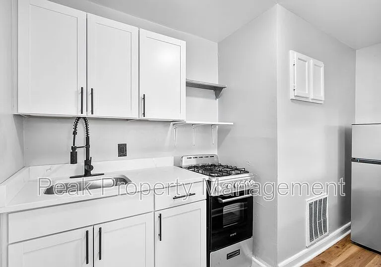 2901 Ellwood Ave #2 — Photo 7
