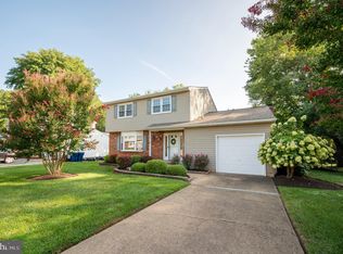 27 Winburne Dr, New Castle, DE 19720