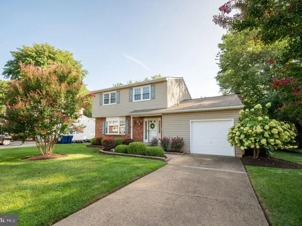 27 Winburne Dr, New Castle, DE 19720