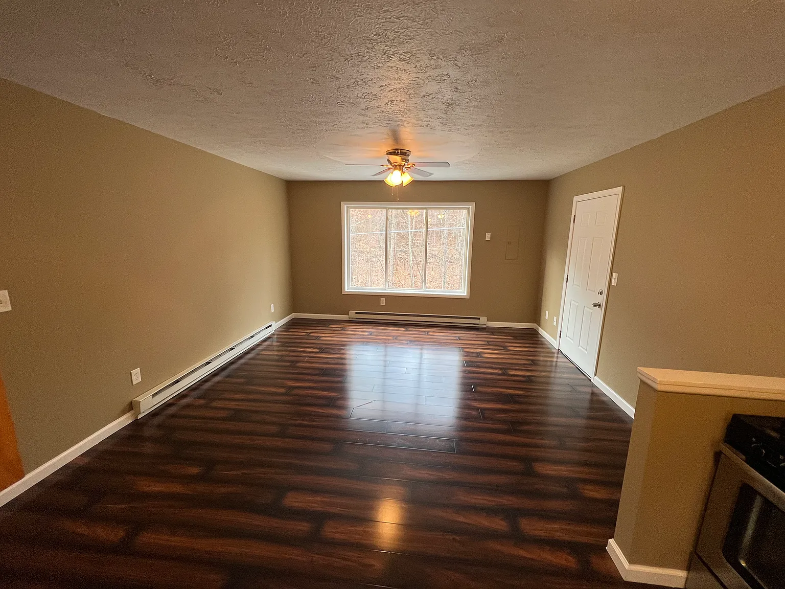3 bed, 1100 sqft, $1,625 — Photo 1