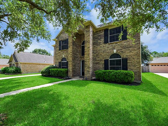 2nd image of 233 Rustic Oaks Dr