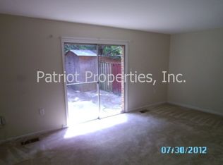 9901 Lakepointe Dr, Burke, VA 22015